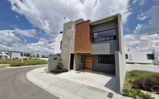 CASA ANTONIA / ROOF GARDEN ZAKIA