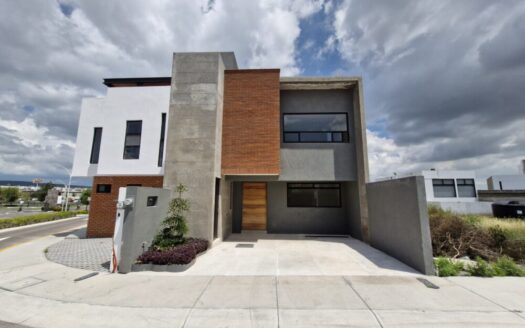 CASA ANTONIA / ROOF GARDEN ZAKIA