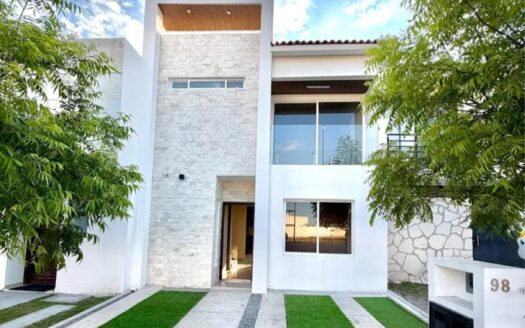 Casa Jade – Ciudad Maderas Residencial /frente a la UCO. QRO